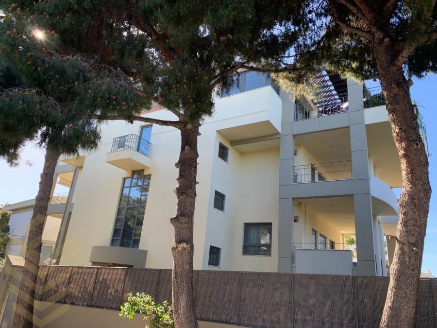 (For Sale) Residential Building || East Attica/Vouliagmeni - 650 Sq.m, 8 Bedrooms, 6.500.000€ 